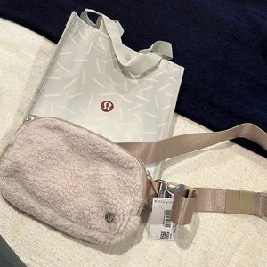 NWT Lululemon Sherpa belt bag
